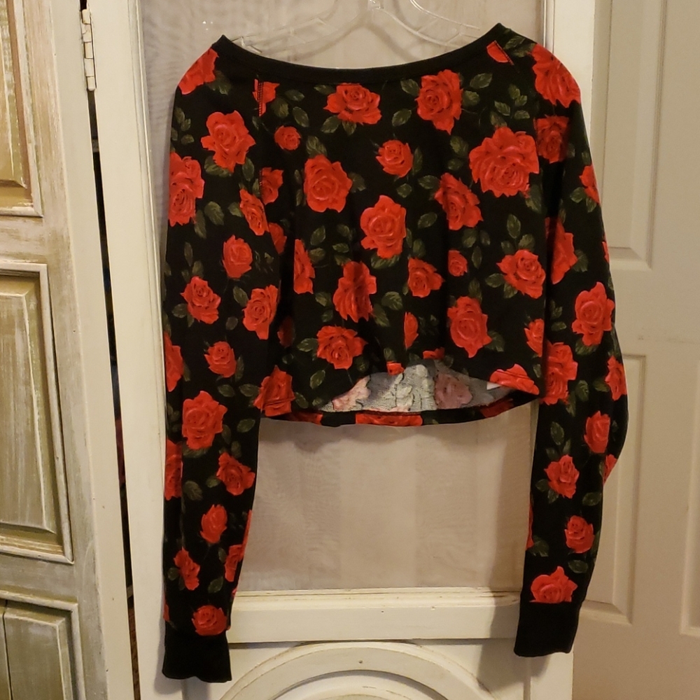 Crop Top Sweater -Red Roses-So Cute!